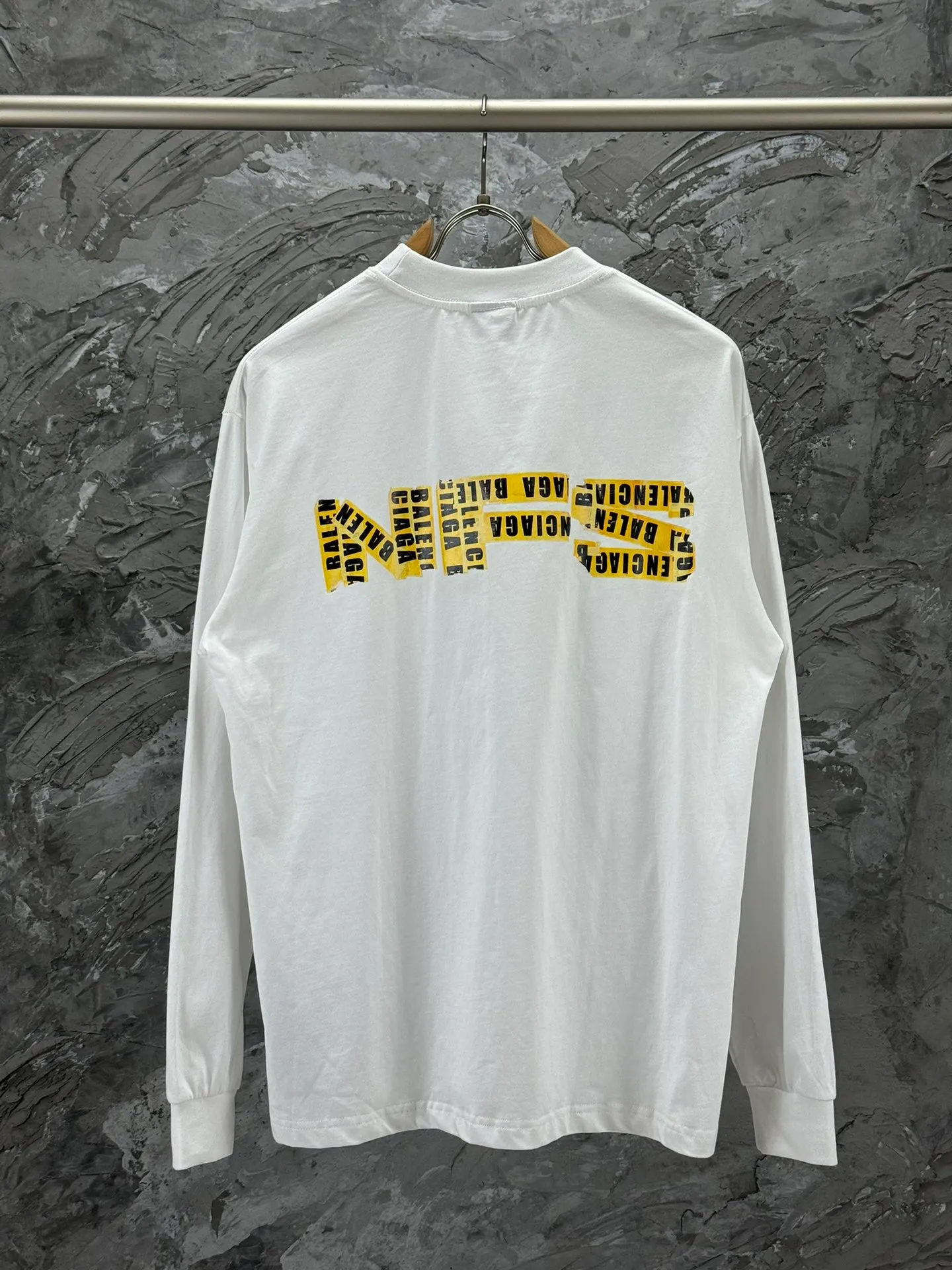 BALENCI*GA ⅹ《 ： 》 280g 1 1 . . .os Same Style -Color： Black -SIZE：XS S M L 8601#